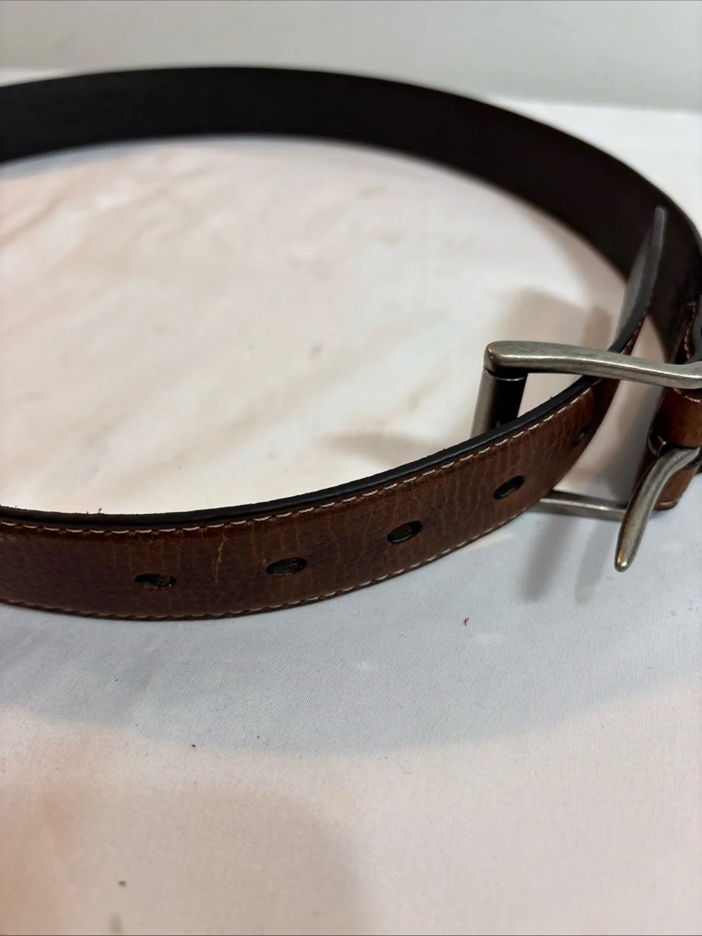 Columbia Men's Brown Leather Belt - Classic Casual Style. 1136